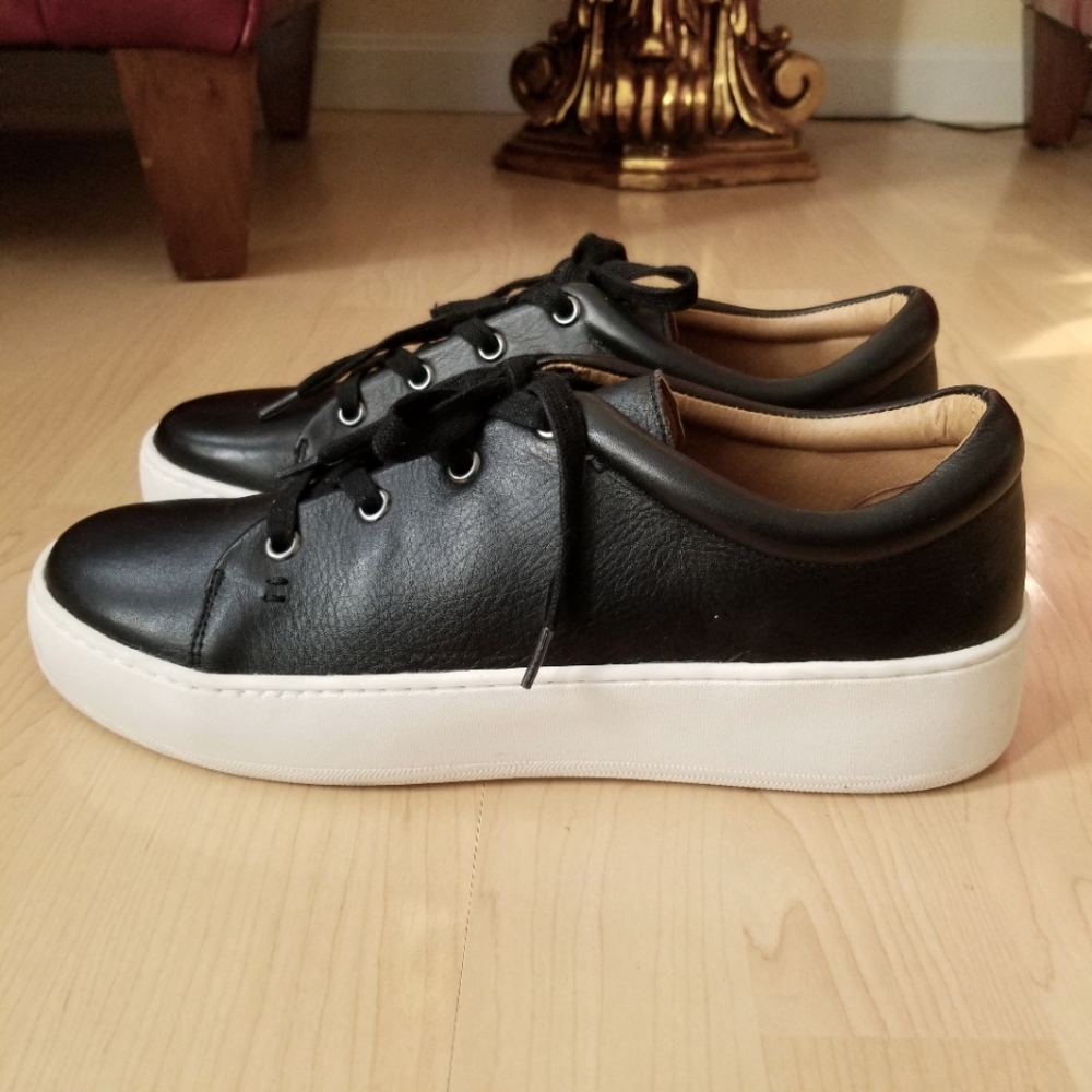 Aerosoles Black Leather Lace Up Comfort Sneakers, Term Paper, size 10 Width M